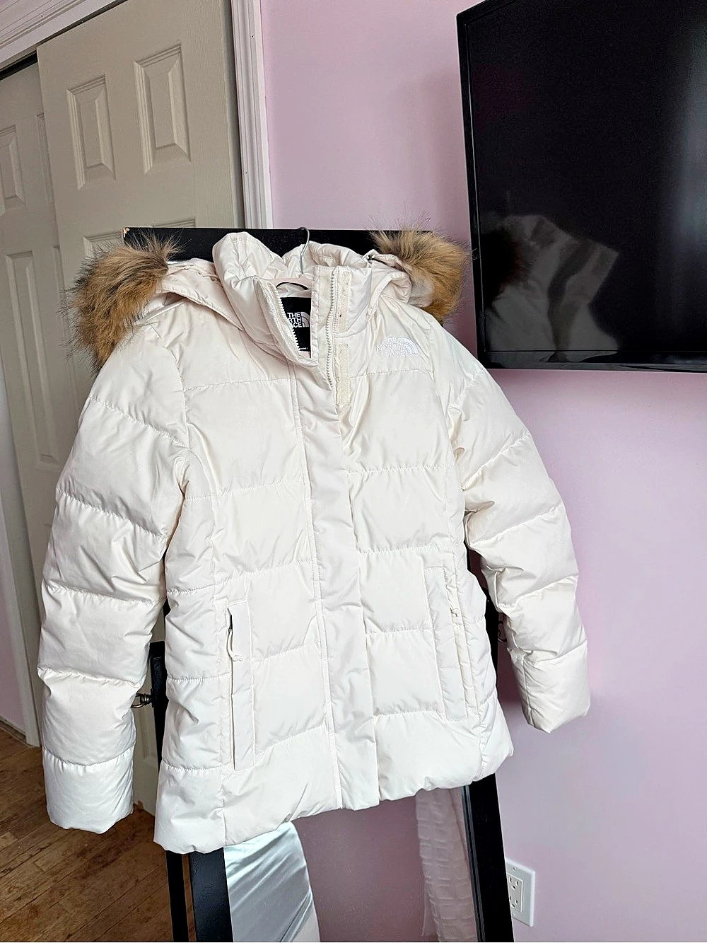 The North Face Women's Puffer Jacket in cream 
 Size small  Like New